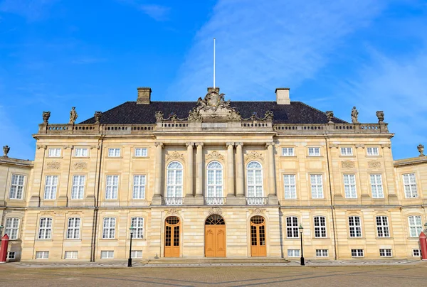 Copenhague, Dinamarca. El Palacio Real Amalienborg es un arquitecto — Foto de Stock