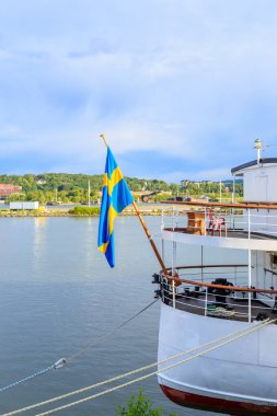 Göteborg, İsveç. Bayrak direğine dikilmiş İsveç bayrağı 