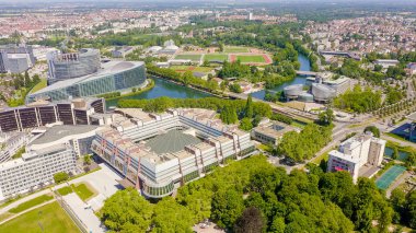 Strasbourg, Fransa - 5 Temmuz 2019: Binaların kompleksi Avrupa Parlamentosu, Avrupa İnsan Hakları Mahkemesi, Avrupa Sarayı, Havadan Bakış 