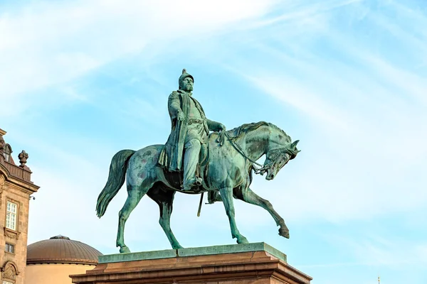 Copenhague, Dinamarca. Estatua ecuestre del rey Federico VII. ¡Scu! — Foto de Stock