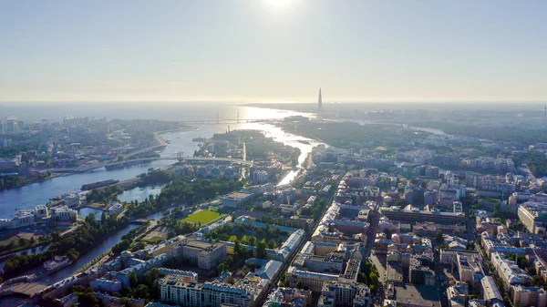 San Petersburgo, Rusia. Río Neva. Vista aérea panorámica. Puente Betancourt, Diámetro Oeste de Alta Velocidad, Centro Lakhta. Sede de Gazprom, de Drone — Foto de Stock