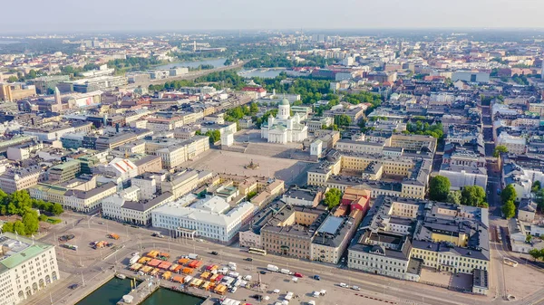 Helsinki, Finlandiya. Şehir merkezi havadan görünümü. Helsinki Katedrali. Senato meydanı. Pazar Meydanı, Drone'dan — Stok fotoğraf