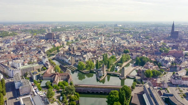 Estrasburgo, Francia. Barrio Petite Francia, Presa de Vauban, Vista aérea —  Fotos de Stock