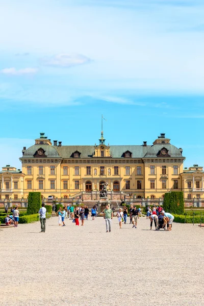 Estocolmo, Suecia - 23 de junio de 2019: Palace Garden y Drottningho — Foto de Stock