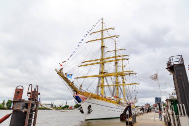 Hamburg, Almanya - 27 Haziran 2019: Efsanevi Üç direkli gemi 