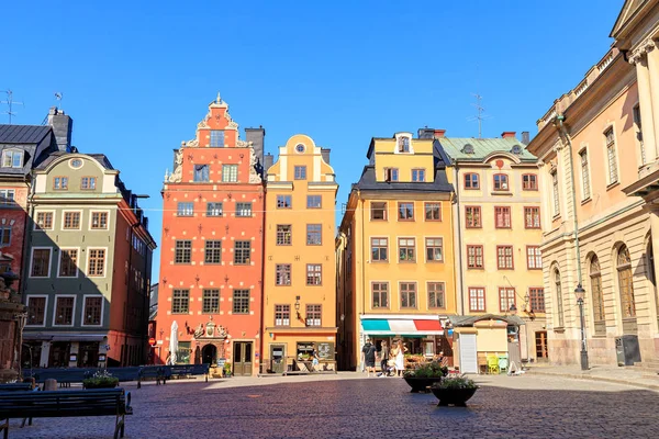 Stockholm, Švédsko-23. červen 2019: domy na Stortorget-squar — Stock fotografie