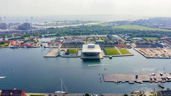 哥本哈根，丹麦。哥本哈根歌剧院，来自无人机 — 图库照片