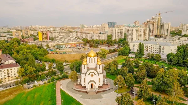 Rusia, Samara - 14 September 2017: Kuil untuk menghormati Martir Agung Kudus Georgius sang Pemenang. Samara, Rusia — Stok Foto