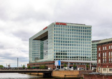 Hamburg, Almanya - 27 Haziran 2019: Medya şirketinin inşası 
