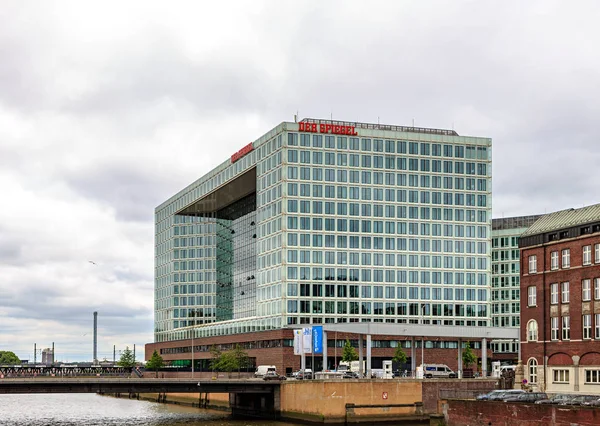 Hamburgo, Alemanha - 27 de junho de 2019: O edifício da empresa de mídia — Fotografia de Stock