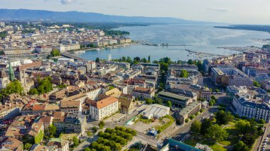 Cenevre, İsviçre. Şehrin merkez kısmının üzerinde uçuş. Geneva Gölü, Hava Görüntüsü  