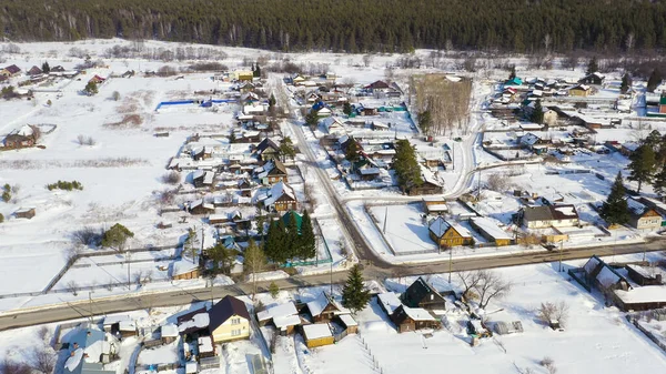 Fliegen Winter Dorf Mit Alten Häusern Unter Dem Schnee Russland — Stockfoto