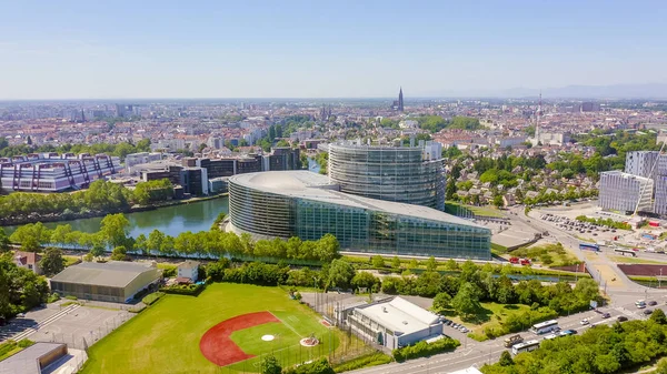 Estrasburgo Francia El Complejo De Edificios Es El Parlamento Europeo El Tribunal Europeo De Derechos Humanos El Palacio De Europa Vista Aerea Antena Confederacion Stock Photo 314993514