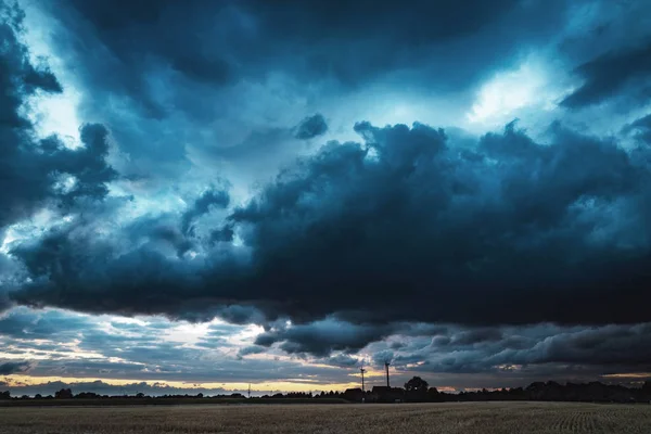 Strom Felhők Felett Mezőgazdasági Terület Stock Kép