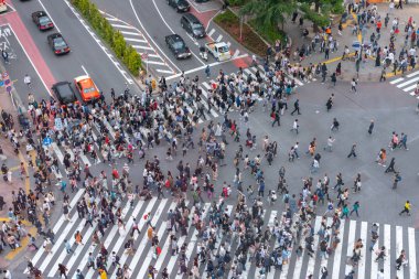 Shibuya, Tokyo, Japonya - 30 Nisan 2031: Yayalar yaya geçidi Shibuya, Tokyo, Japonya. bölgede. Shibuya Crossing dünyanın en yoğun crosswalks biridir.