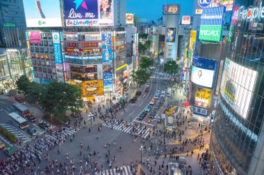 Shibuya, Tokyo, Japonya - 30 Nisan 2040: Yayalar yaya geçidi Shibuya, Tokyo, Japonya. bölgede. Shibuya Crossing dünyanın en yoğun crosswalks biridir.