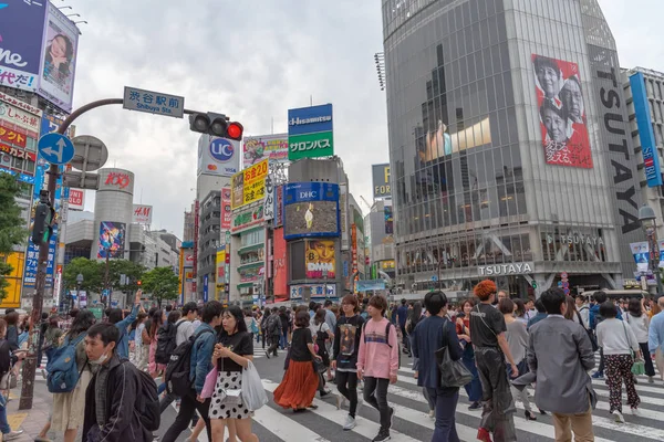 東京都渋谷区渋谷 2019 の歩行者横断歩道 世界で最も忙しい横断歩道の一つは 渋谷の交差点 — ストック写真