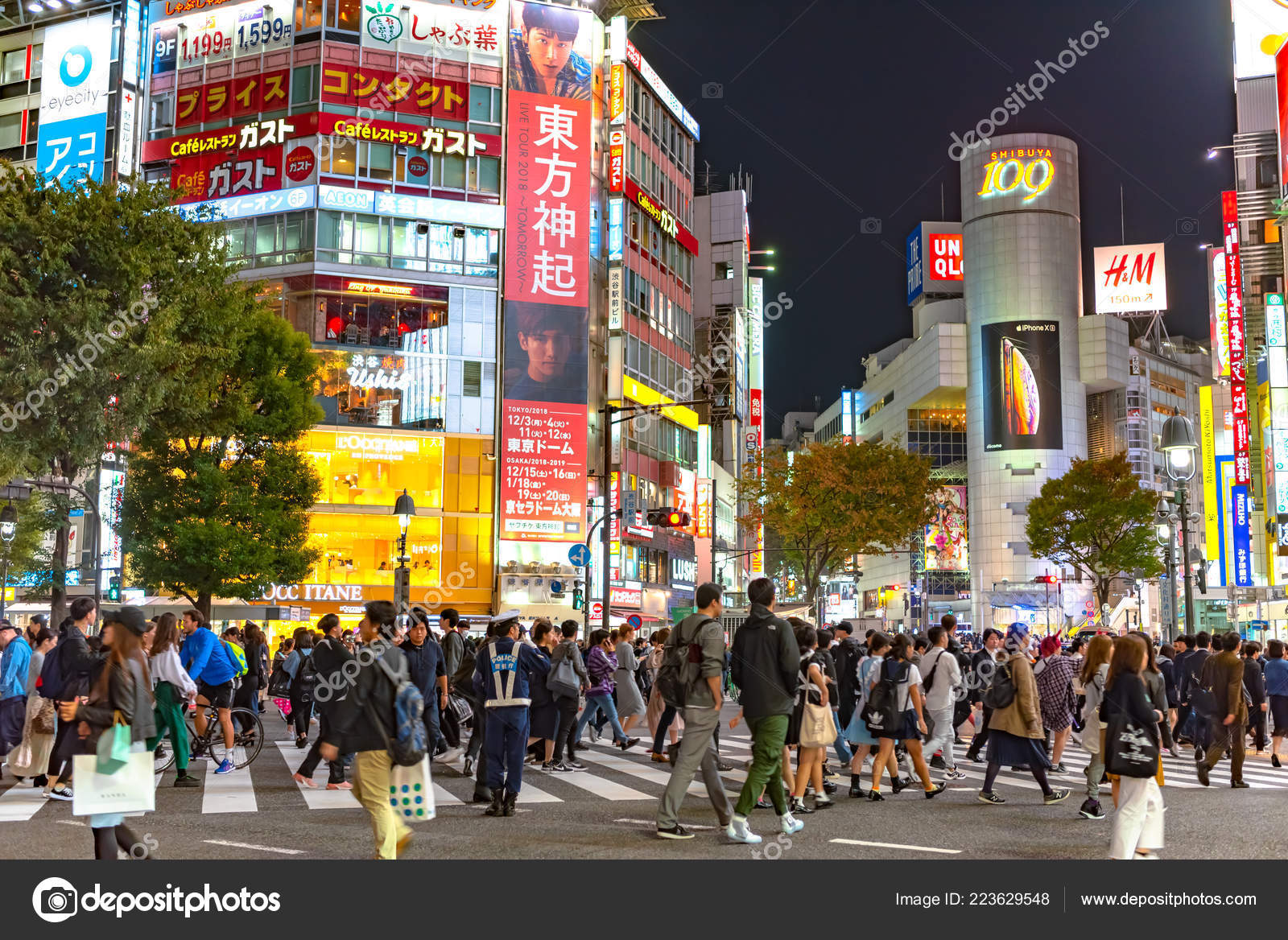 Tokyo Japan Oct 18 Pedestrians Crosswalk Shibuya District Tokyo Japan Stock Editorial Photo C Shawn Ccf