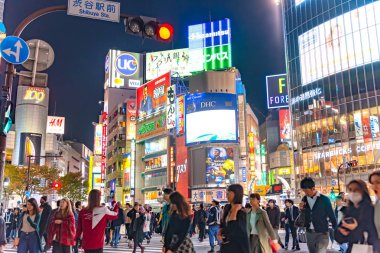 31 Ekim 2018 - yayalar yaya geçidi Shibuya bölgesi: Tokyo, Japan, Japonya. Shibuya Crossing dünyanın en yoğun crosswalks biridir.