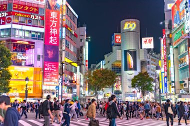 31 Ekim 2018 - yayalar yaya geçidi Shibuya bölgesi: Tokyo, Japan, Japonya. Shibuya Crossing dünyanın en yoğun crosswalks biridir.