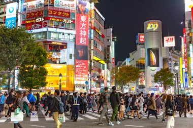 31 Ekim 2018 - yayalar yaya geçidi Shibuya bölgesi: Tokyo, Japan, Japonya. Shibuya Crossing dünyanın en yoğun crosswalks biridir.