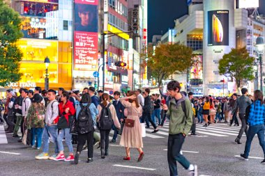 31 Ekim 2018 - yayalar yaya geçidi Shibuya bölgesi: Tokyo, Japan, Japonya. Shibuya Crossing dünyanın en yoğun crosswalks biridir.