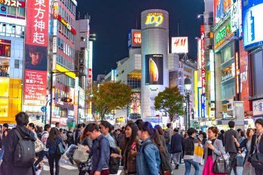 31 Ekim 2018 - yayalar yaya geçidi Shibuya bölgesi: Tokyo, Japan, Japonya. Shibuya Crossing dünyanın en yoğun crosswalks biridir.
