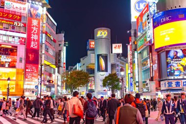31 Ekim 2018 - yayalar yaya geçidi Shibuya bölgesi: Tokyo, Japan, Japonya. Shibuya Crossing dünyanın en yoğun crosswalks biridir.