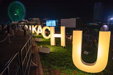 Yokohama, Japonya - 10 Ağustos 2018: Pikachu salgın! 2018. görünür ve geçit töreni için üzerinde 1.500 Pikachus Yokohama Yokohama Minato Mirai 21 alanında Pikachu salgını olay için.