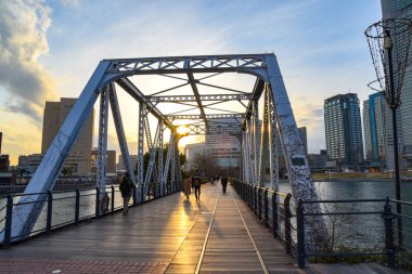 Yokohama, Japonya - 16 Şubat 2018: Peyzaj Minato Mirai 21 alan Kanagawa, Japonya'nın Yokohama şehrinin. Japonya'nın ikinci büyük kentidir nüfus ve en kalabalık Belediyesi tarafından Yokohama.