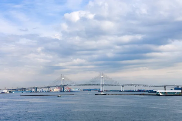 神奈川県横浜市みなとみらい 地区に大さん橋横浜国際客船ターミナルから見た 横浜は日本の主要な観光地です — ストック写真