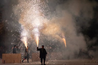 Shizuoka, Japonya - 1 Nisan 2018: Tezutsu Hanabi (el havai fişek festivali) Shizuoka Festivali, Shizuoka, Japonya.