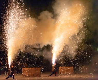 Shizuoka, Japonya - 1 Nisan 2018: Tezutsu Hanabi (el havai fişek festivali) Shizuoka Festivali, Shizuoka, Japonya.