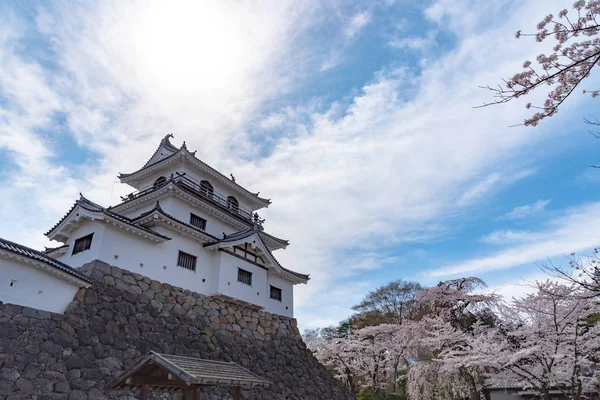 Castello Shiroishi Con Fiori Ciliegio Cielo Blu — Foto Stock
