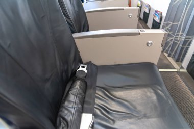 Kabin ekonomisi sınıfında uçak koltukları 