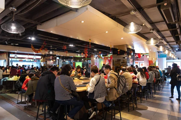 2019 장쩌민 Huashan 건물에 유명한 음식점 사람들이 일어나 식사를 — 스톡 사진