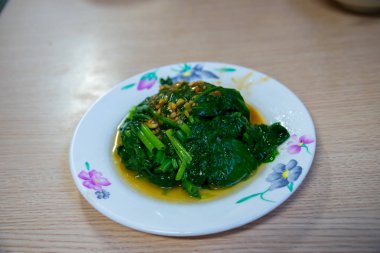 Jin Feng Lu Rou Fan (Alp Luroufan veya Jin Feng kızarmış domuz eti pilav). Taipei'nın en ünlü kızarmış domuz eti pilav kasesi Restoran.