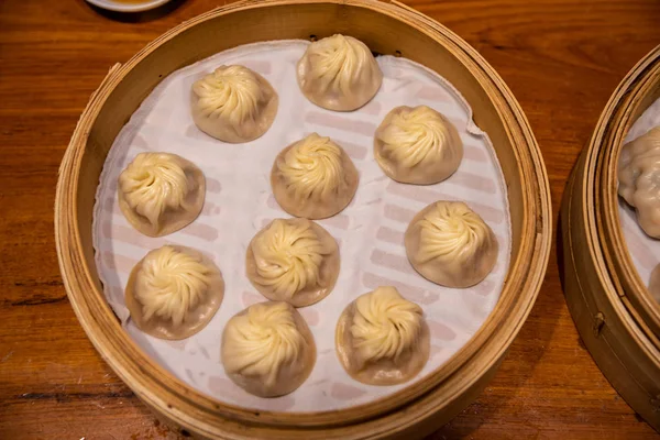 Chinesisch Gedämpftes Gedämpftes Brötchen Baozi Namens Xiaolongbao Auch Als Suppenknödel — Stockfoto