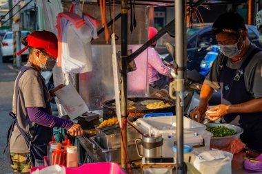 Tainan, Tayvan- 13 Nisan 2019 : Xia Lin Scallion Pancake. Tainan ünlü bir tarağı gözleme sokak satıcısı, Tayvan.