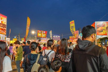 Tainan, Tayvan - 13 Nisan 2019 : Tainan Flower Night Market veya Garden Night Market, Kuzey Bölgesi, Tainan, Tayvan'da bir turizm gece pazarıdır.