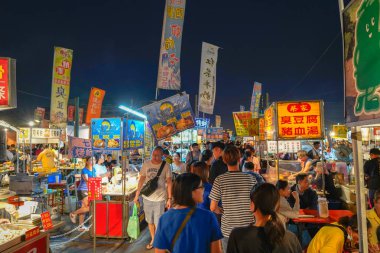 Tainan, Tayvan - 13 Nisan 2019 : Tainan Flower Night Market veya Garden Night Market, Kuzey Bölgesi, Tainan, Tayvan'da bir turizm gece pazarıdır.