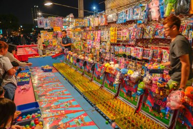 Tainan, Tayvan - 13 Nisan 2019 : Tainan Flower Night Market veya Garden Night Market, Kuzey Bölgesi, Tainan, Tayvan'da bir turizm gece pazarıdır.