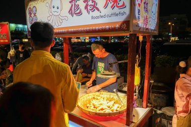 Tainan, Tayvan - 13 Nisan 2019 : Tainan Flower Night Market veya Garden Night Market, Kuzey Bölgesi, Tainan, Tayvan'da bir turizm gece pazarıdır.