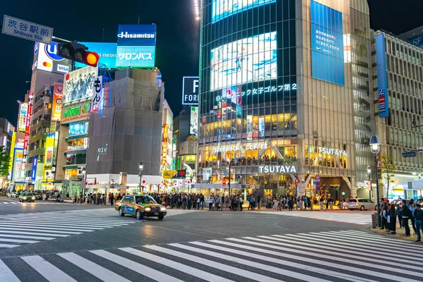 渋谷交差点は世界で最も忙しい横断歩道の一つです 渋谷区の歩行者横断歩道 2019年5月3日 — ストック写真