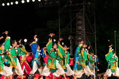 Sapporo, Hokkaido, Japonya - 09 Haziran 2018 : Yosakoi Soran Festivali. Güçlü dans gösterileri Odori Park, Sapporo City geçit töreni. Birçok takım orijinal dansı sergiler. Turistler için çok popüler bir festival.
