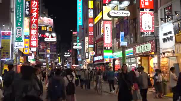 Der Shibuya Übergang Ist Einer Der Meistbefahrenen Kreuzungen Der Welt — Stockvideo