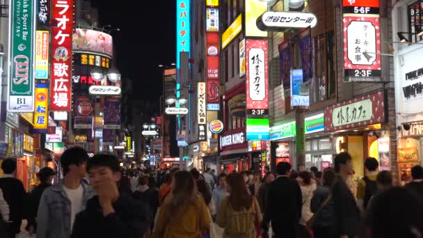 Der Shibuya Übergang Ist Einer Der Meistbefahrenen Kreuzungen Der Welt — Stockvideo