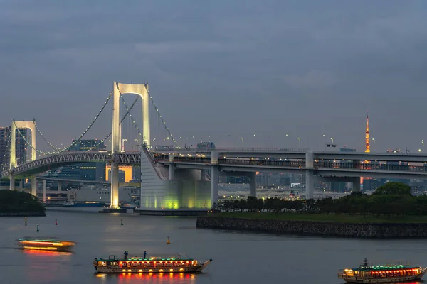 Vacker Nattvy Över Odaiba Tokyo Tower Och Rainbow Bridge Tokyo — Stockfoto