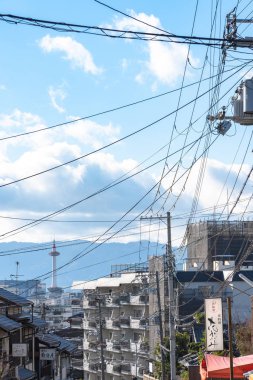 Kyoto, Japonya - 21 Temmuz 2018 : Kyoto şehir silueti ile Kyoto Kulesi sabah