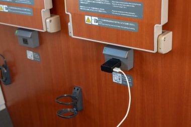 Tokyo, Japonya - 3 Mayıs 2019 : Akita Shinkansen Komachi, Japonya'da Ueno istasyonunda E6 Serisi Shinkansen süper ekspres hızlı tren standart sınıf koltuk iç.